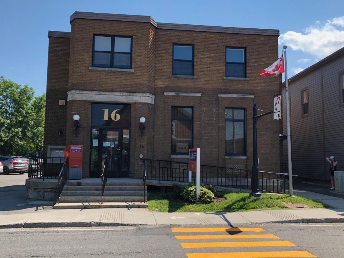 Sutton - Condo Au Coeur Du Village Exterior foto